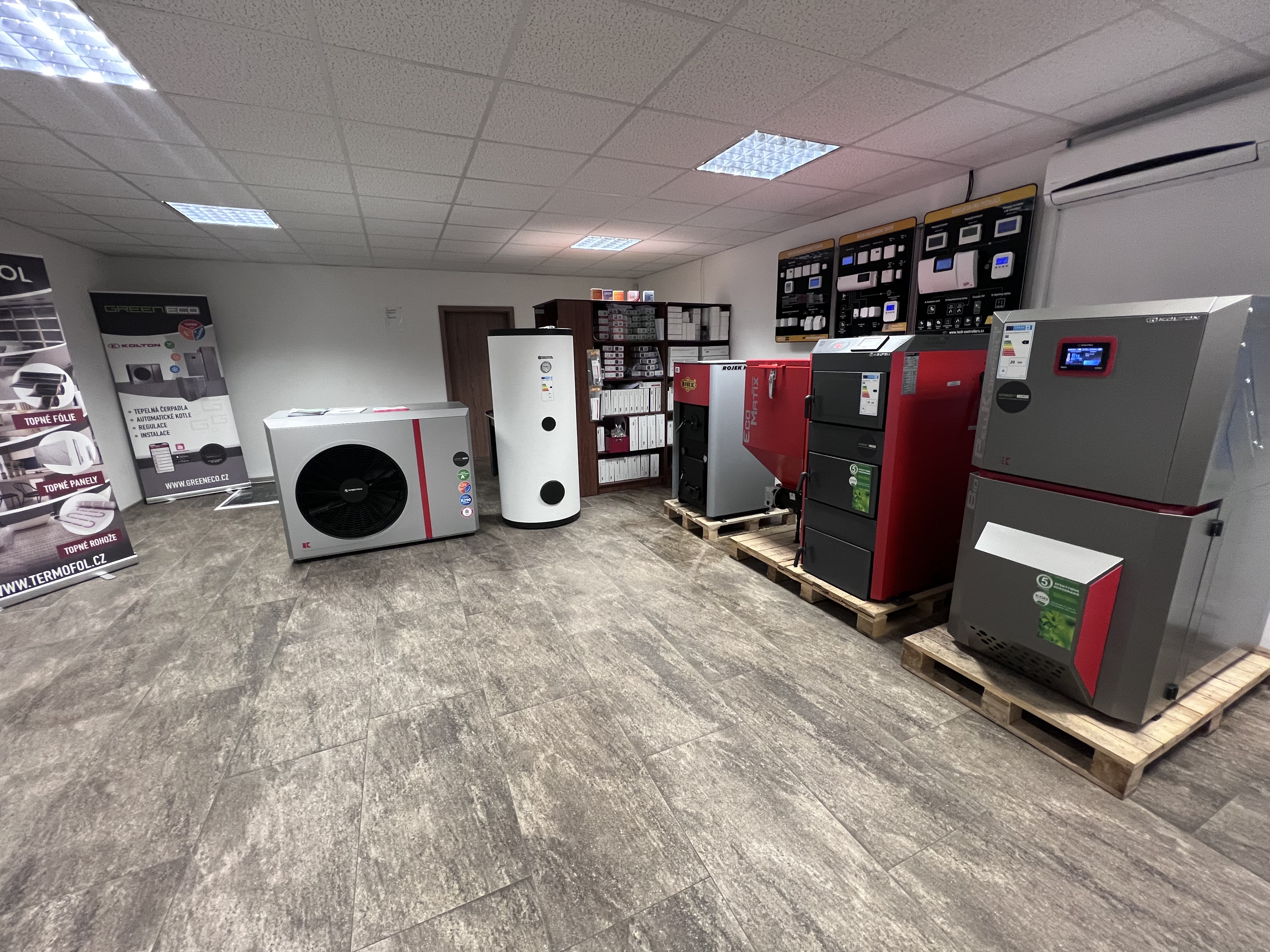 Prodejna GreenEco – ukázka kotlů na tuhá paliva